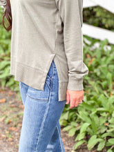 Load image into Gallery viewer, Z SUPPLY Modern V-Neck Weekender