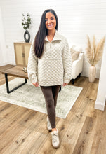 Load image into Gallery viewer, Ski Day Quilted Pullover