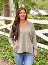 Load image into Gallery viewer, Z SUPPLY Modern V-Neck Weekender