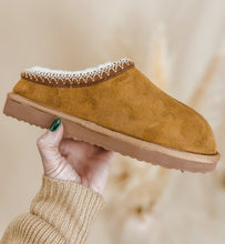 Load image into Gallery viewer, Very G- Bruin Slipper