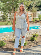 Load image into Gallery viewer, FINAL SALE - Vervet Erika Curvy Distressed Mom Jean