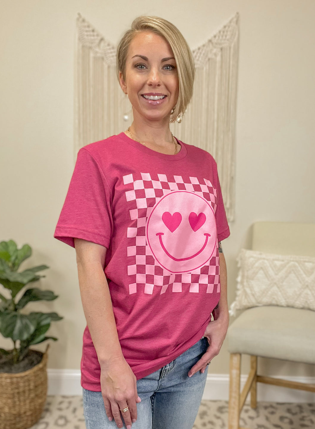FINAL SALE- Heart Eyes Graphic Tee